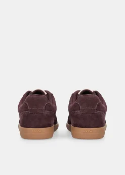 Sneakers in suede