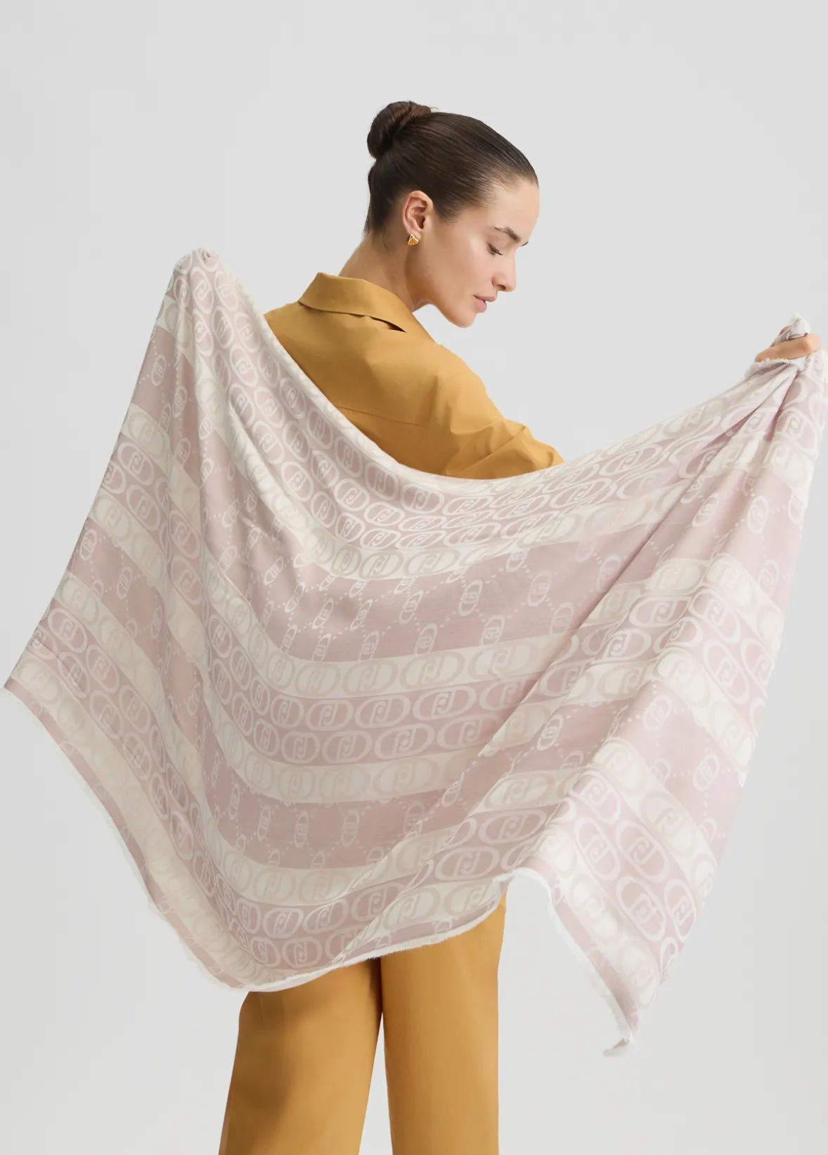 Stola jacquard monogram color pesca