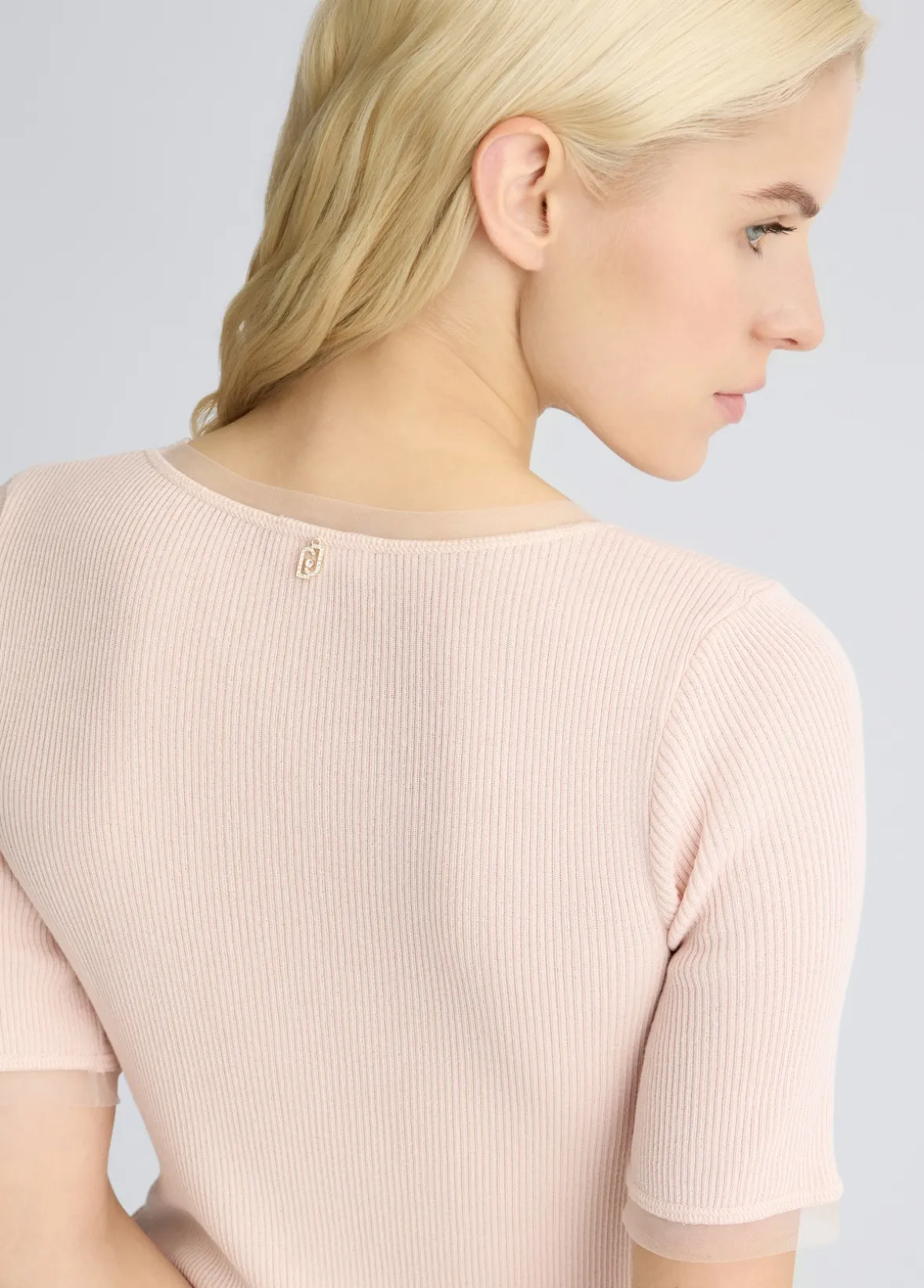 Top con inserti in tulle