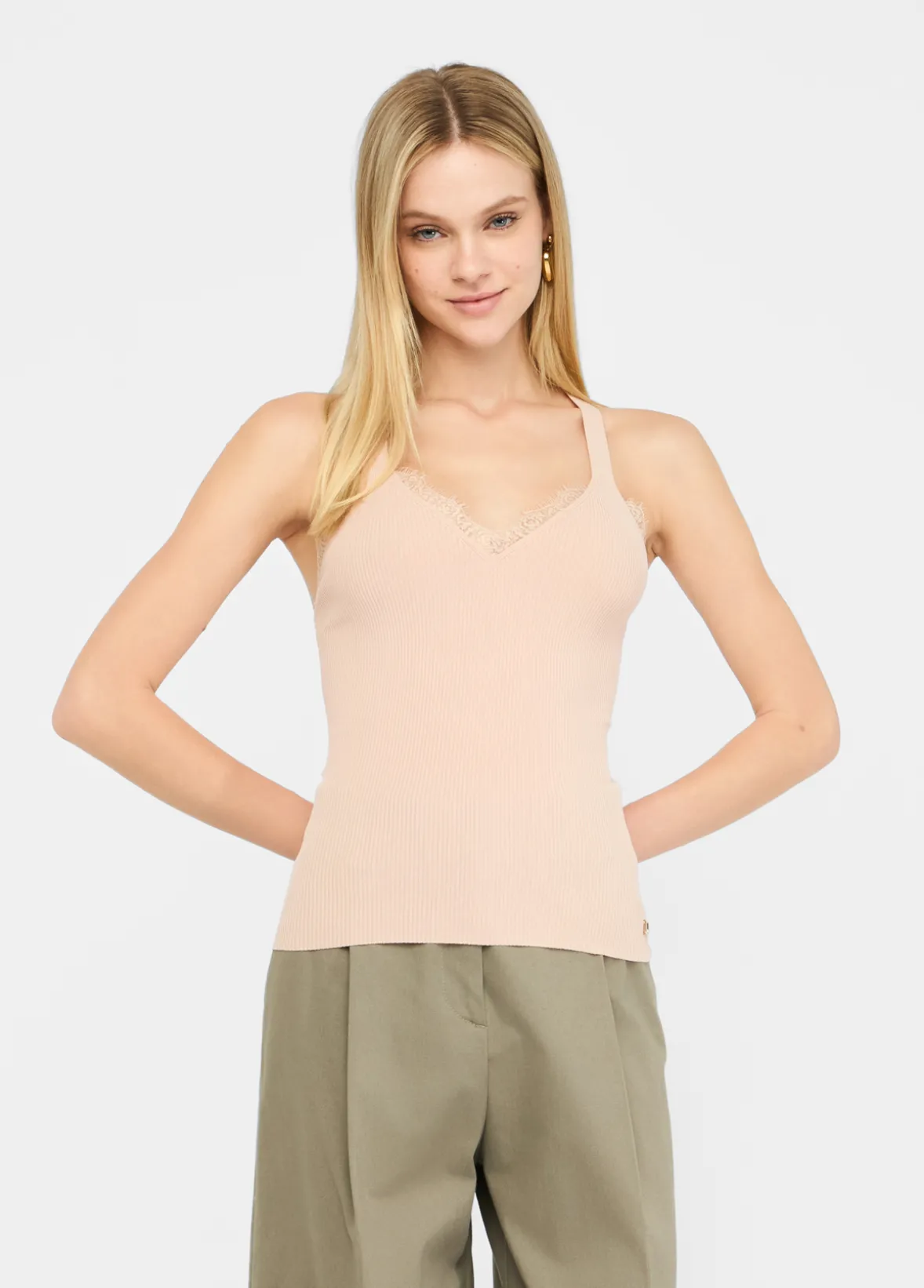Top con pizzo