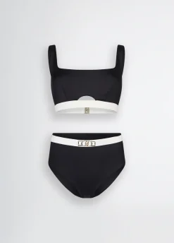 Top da mare e slip a vita alta