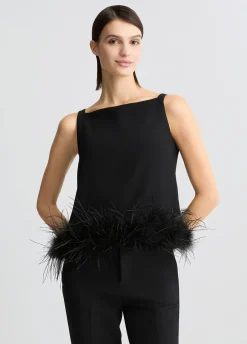 Top elegante con piume