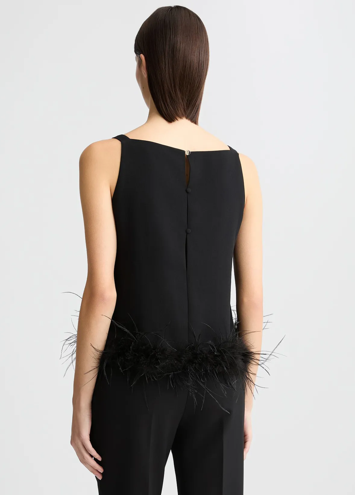 Top elegante con piume