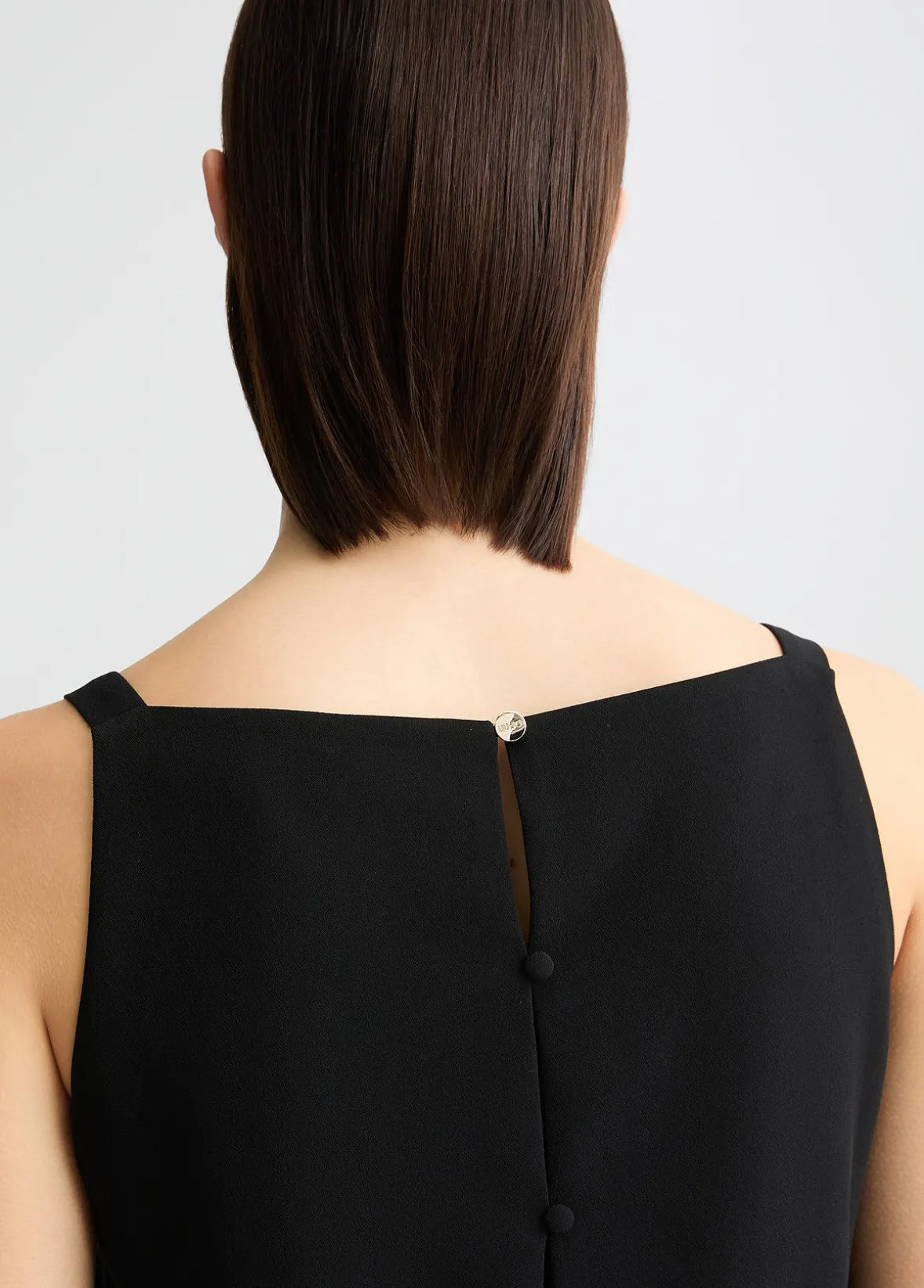 Top elegante con piume