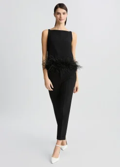 Top elegante con piume