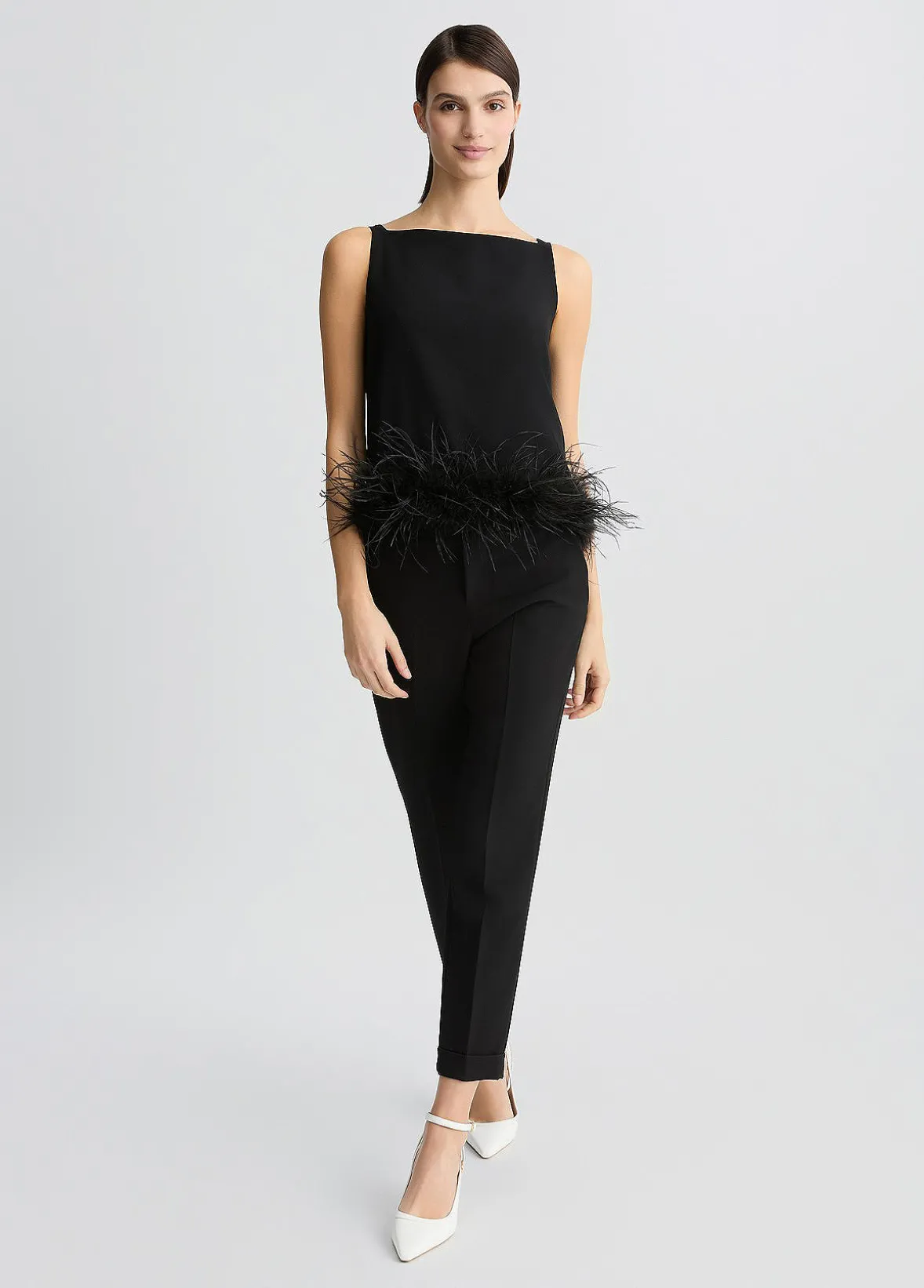 Top elegante con piume