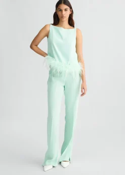 Top elegante con piume