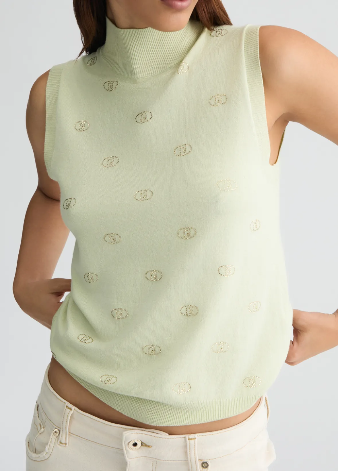 Top in maglia con logo e strass
