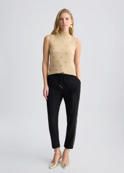 Top in maglia con logo e strass