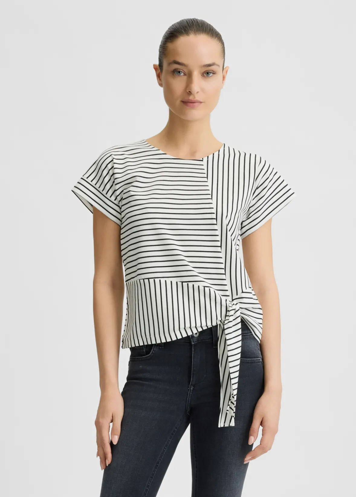 T-shirt a righe con fiocco