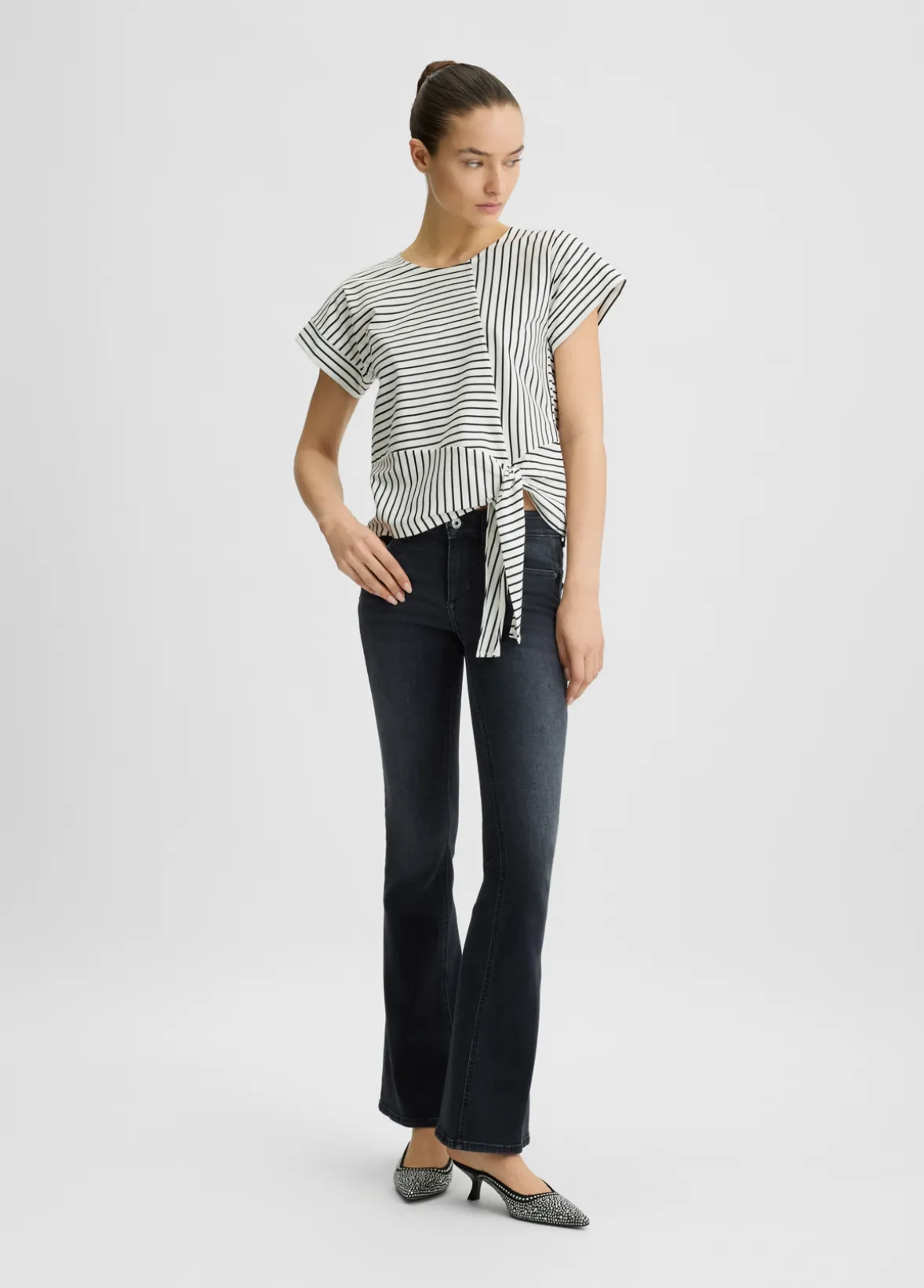 T-shirt a righe con fiocco