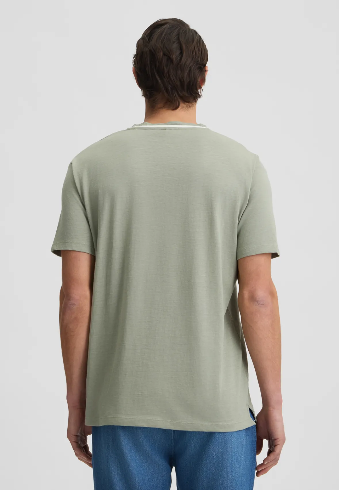 T-shirt color salvia
