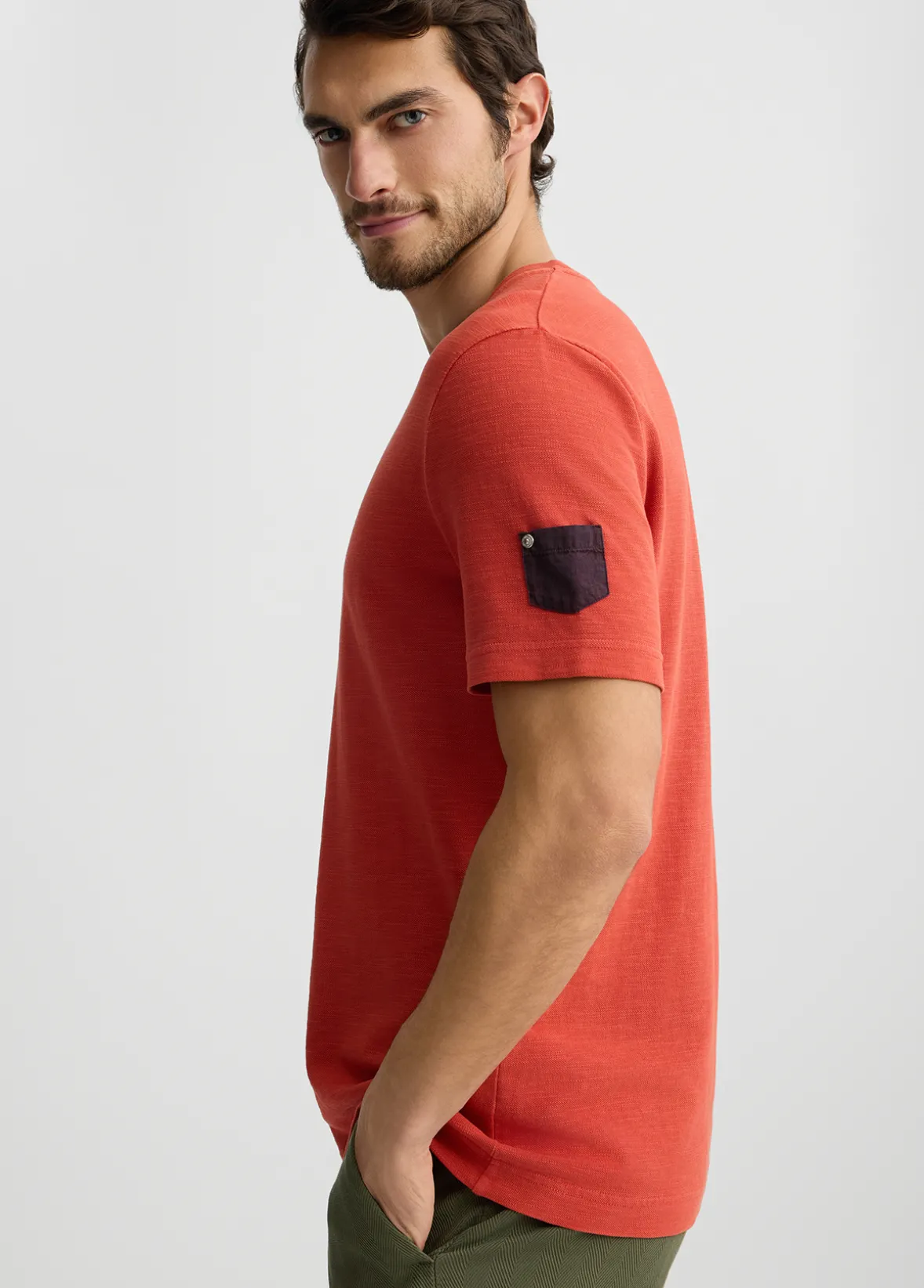 T-shirt con applicazione