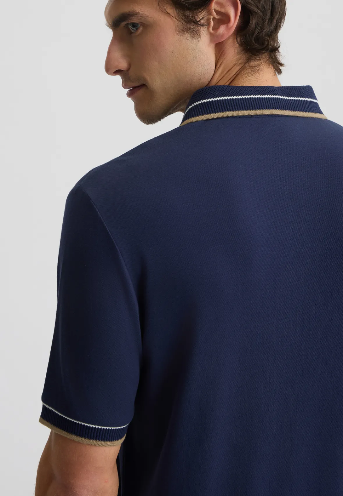 T-shirt con colletto cubano