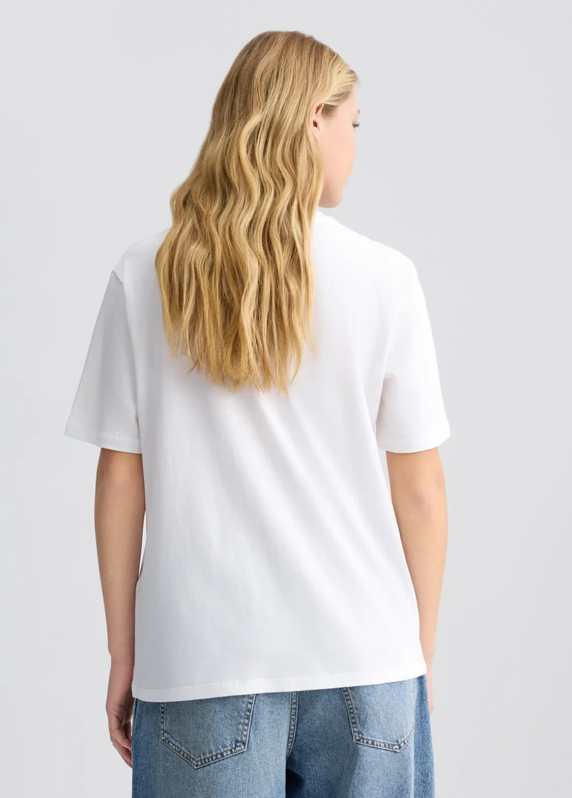 T-shirt con cuore e strass