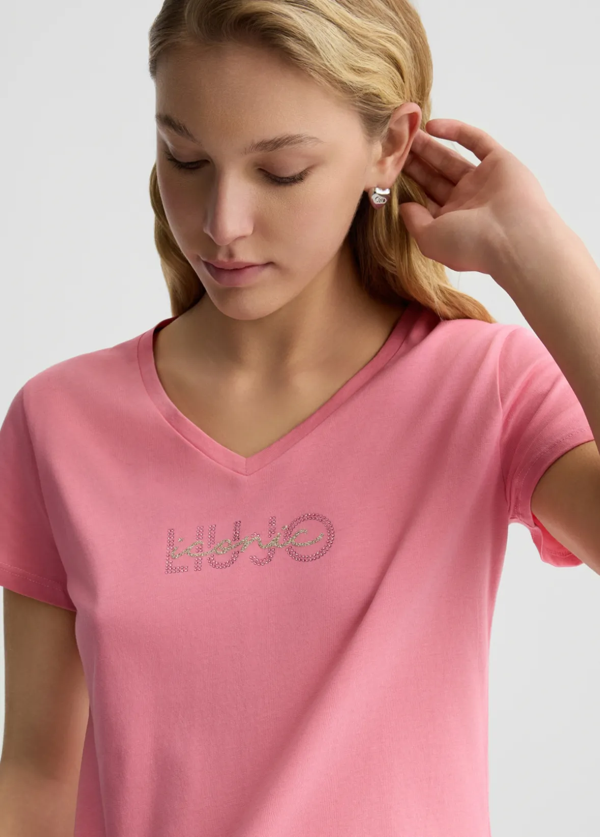T-shirt con logo e strass