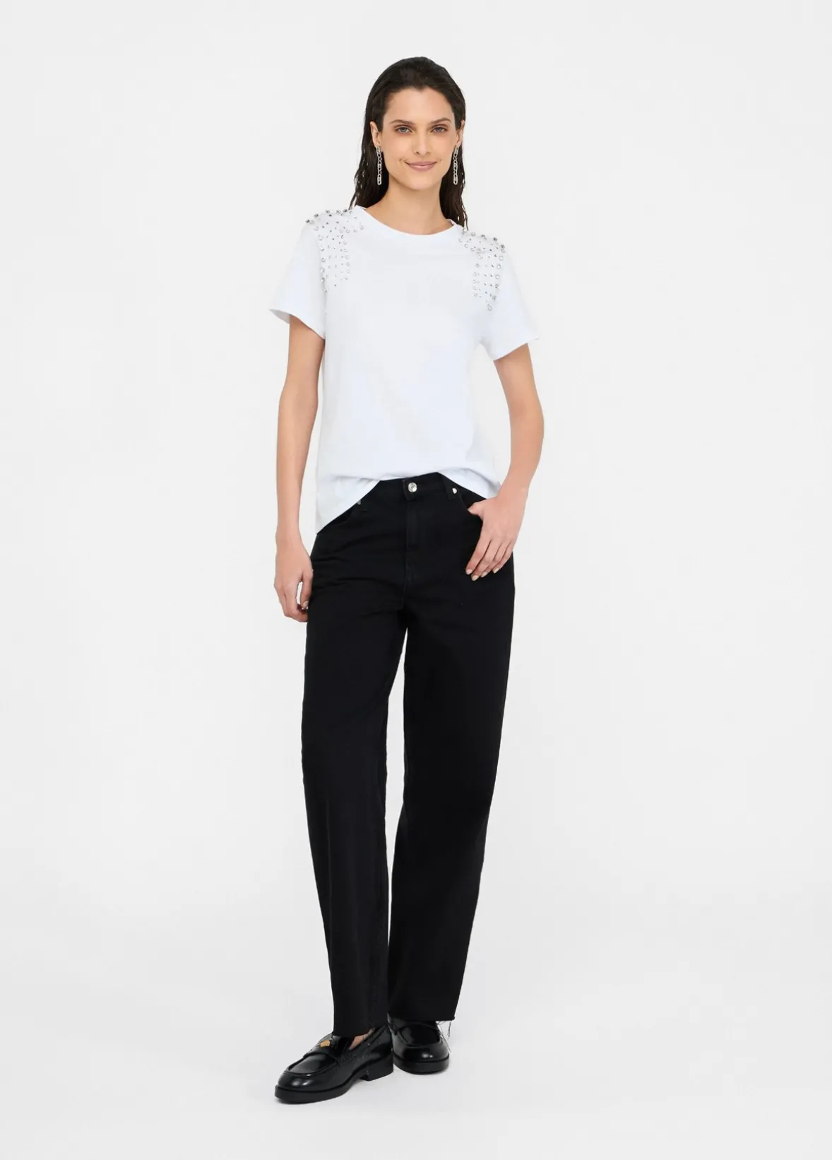 T-shirt con ricami gioiello