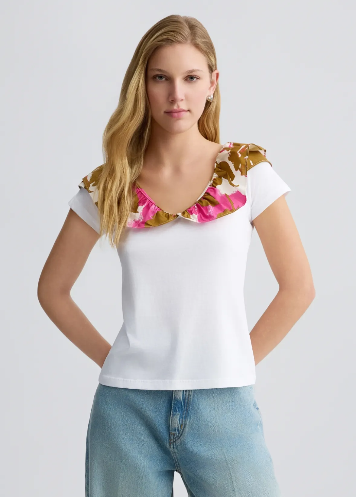 T-shirt con rouches stampata