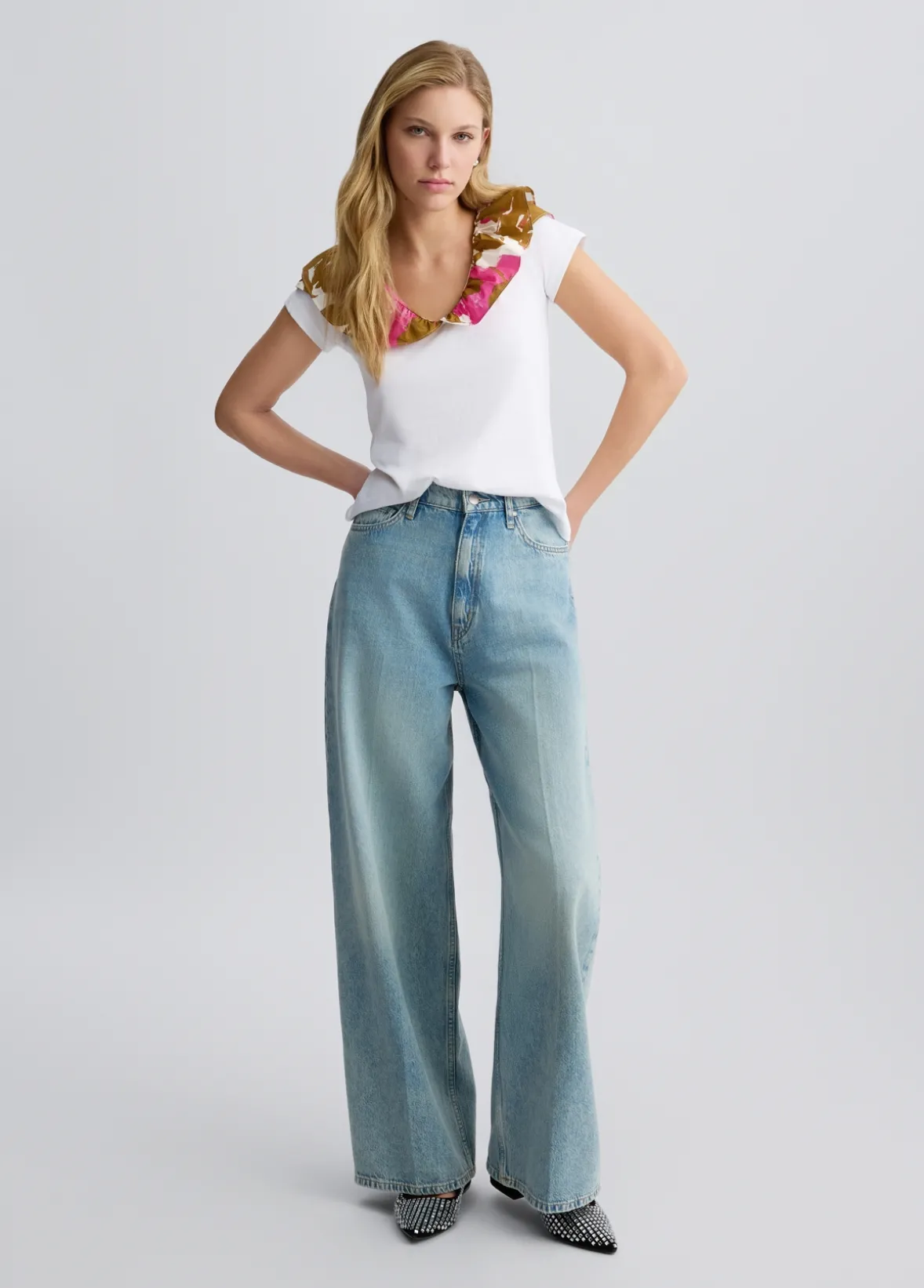 T-shirt con rouches stampata