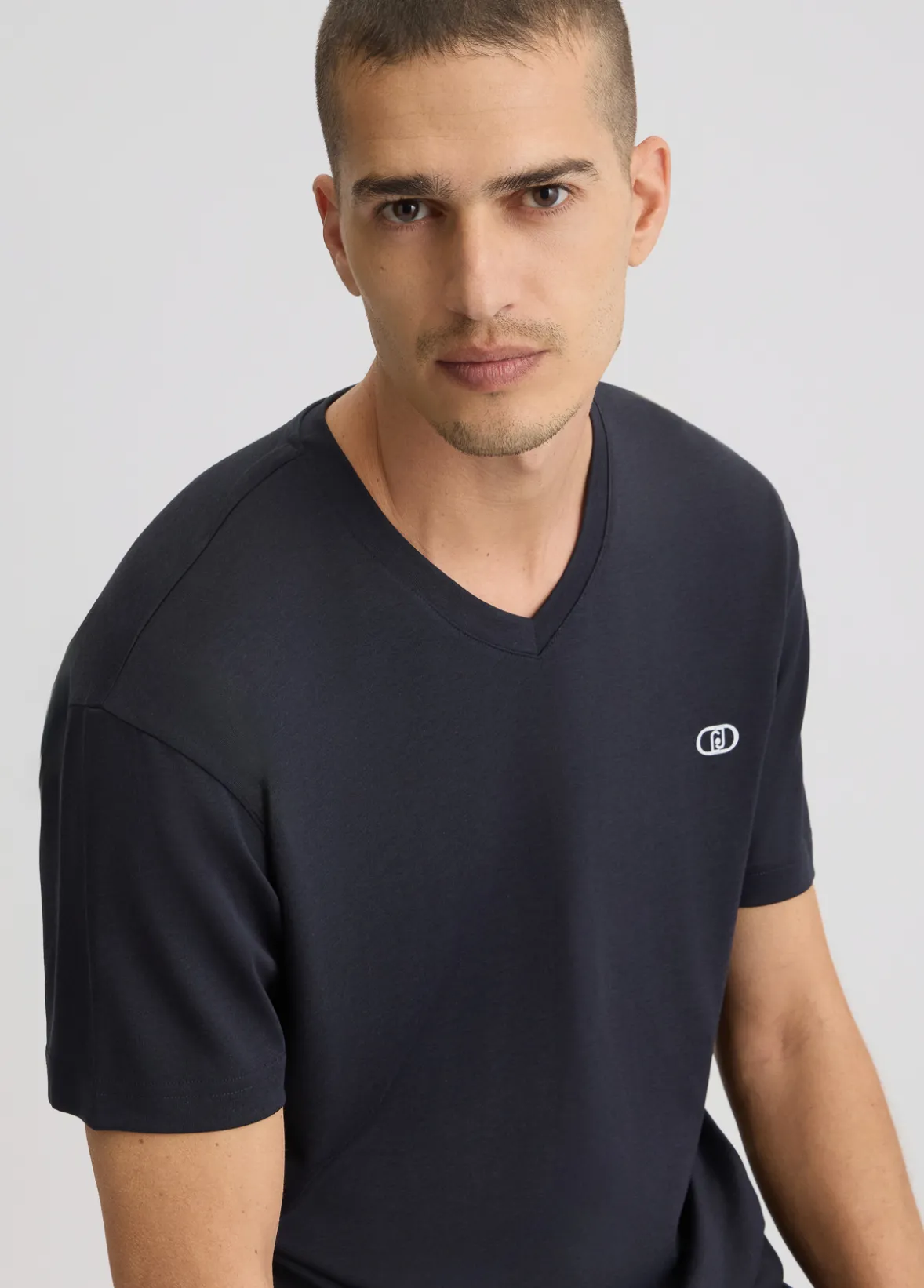 T-shirt con scollo a V