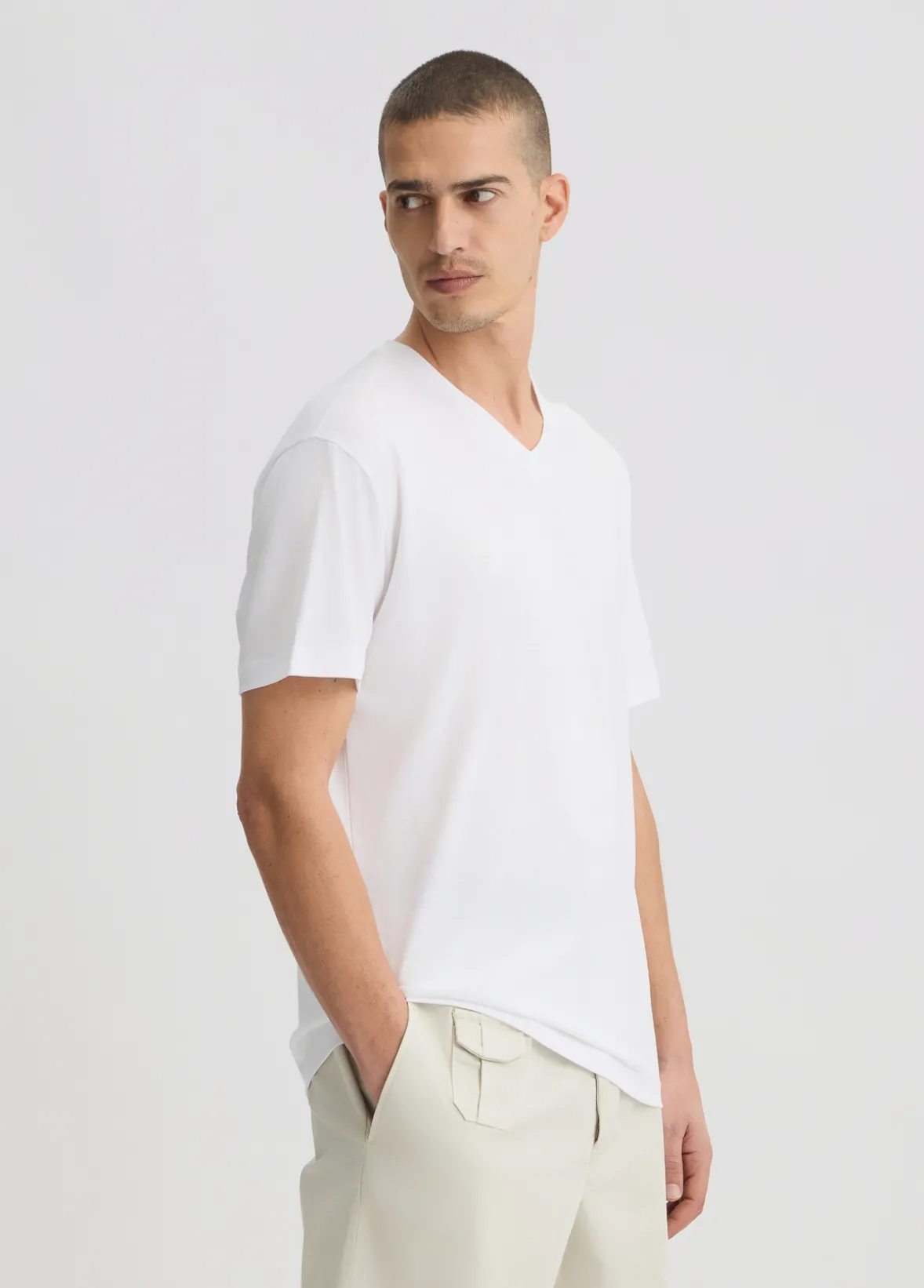 T-shirt con scollo a V