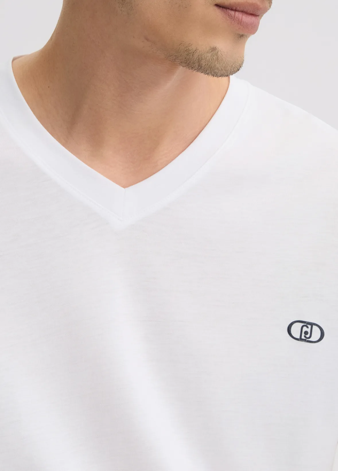 T-shirt con scollo a V