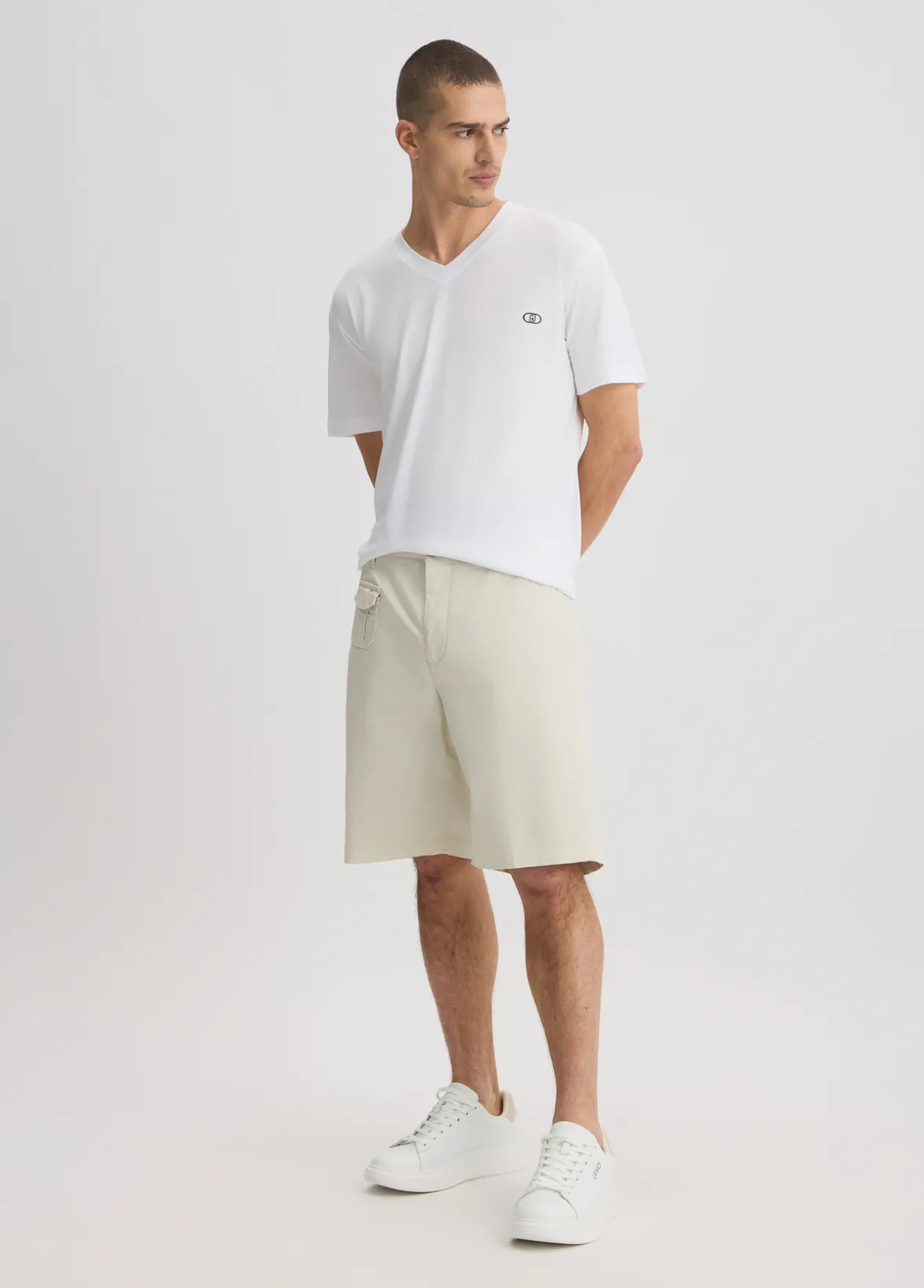 T-shirt con scollo a V