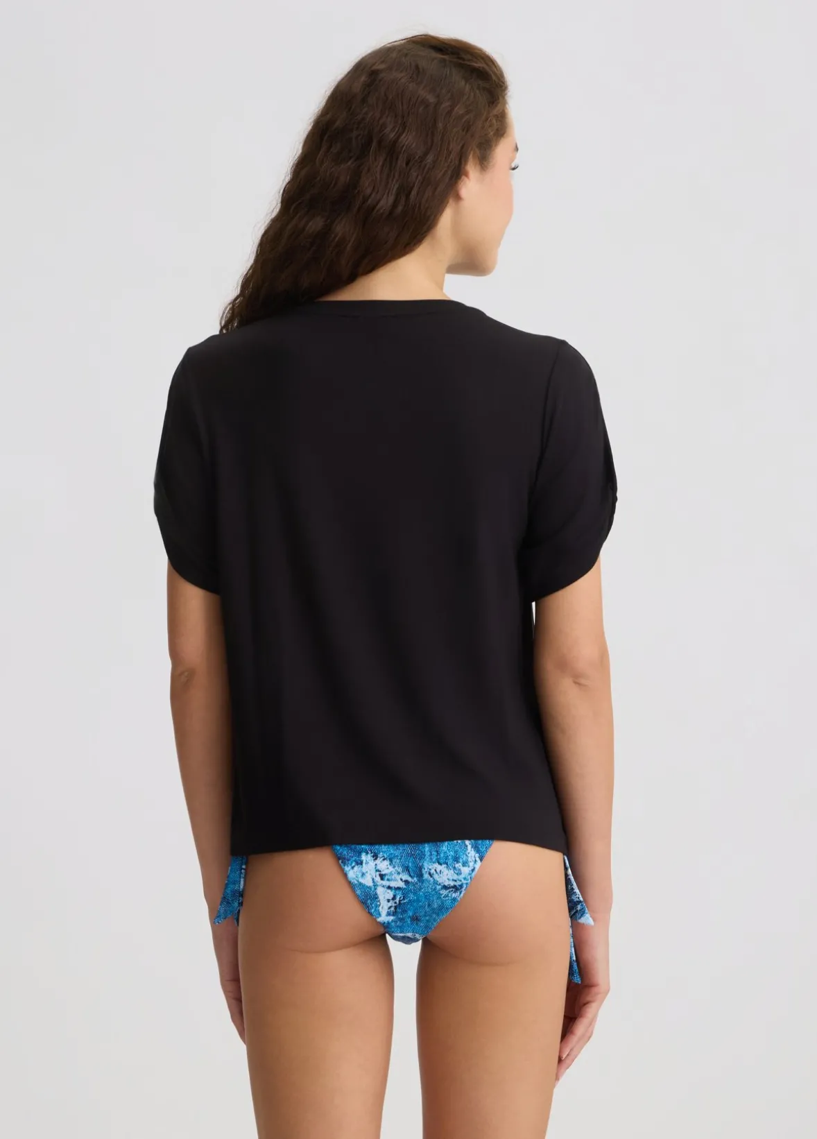 T-shirt con stampa e strass