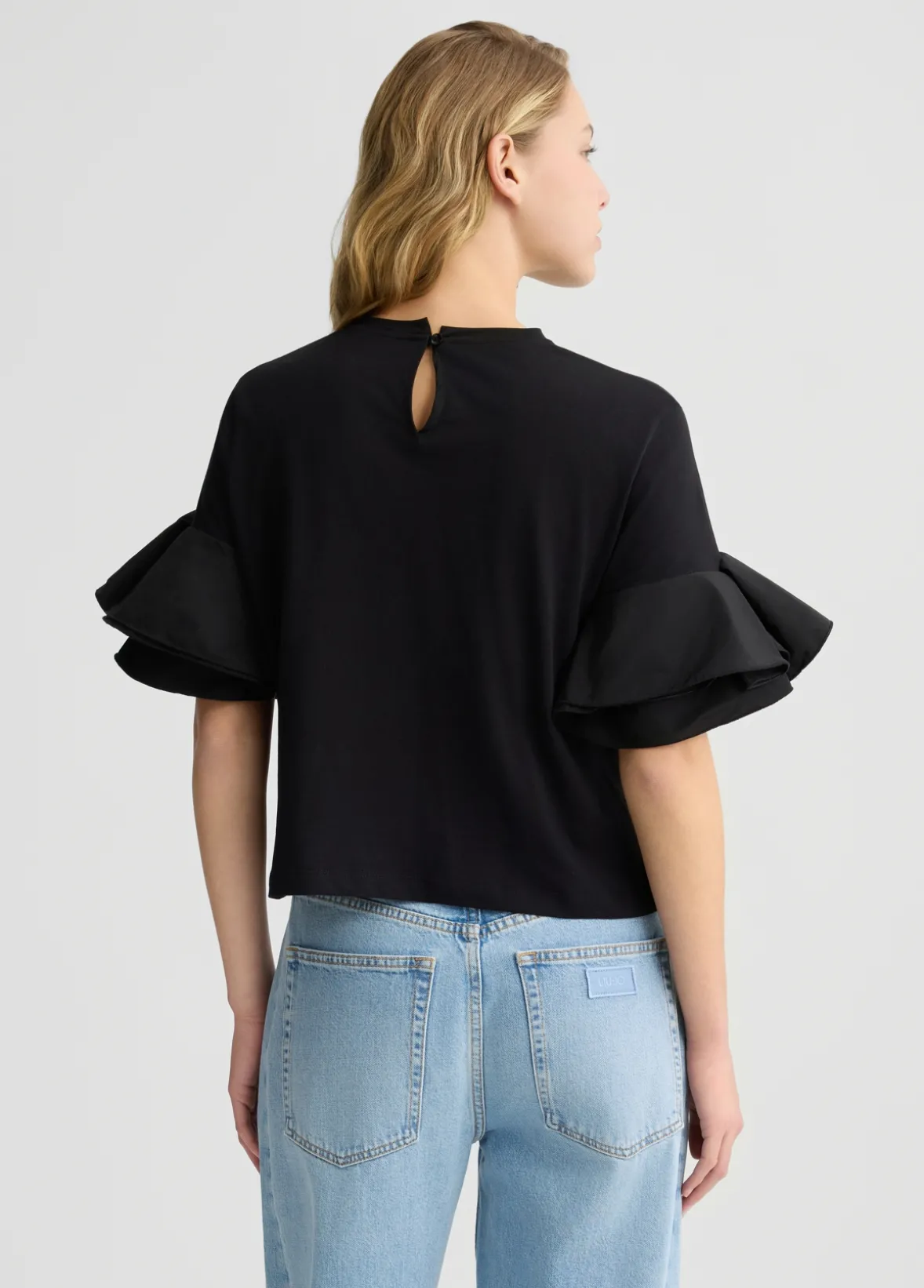 T-shirt con volant