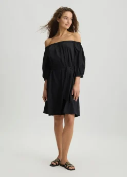 Vestito corto con spalle scoperte