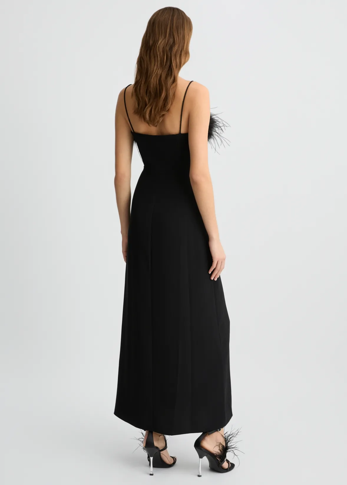 Vestito elegante con piume