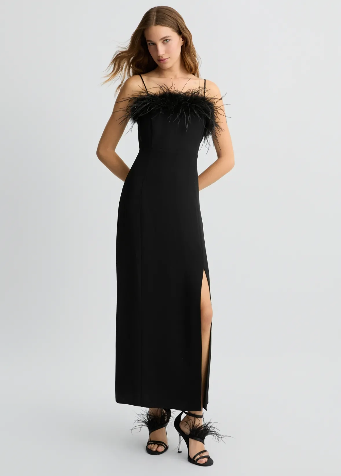 Vestito elegante con piume