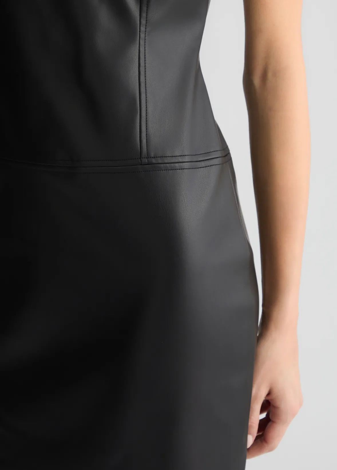 Vestito in tessuto spalmato